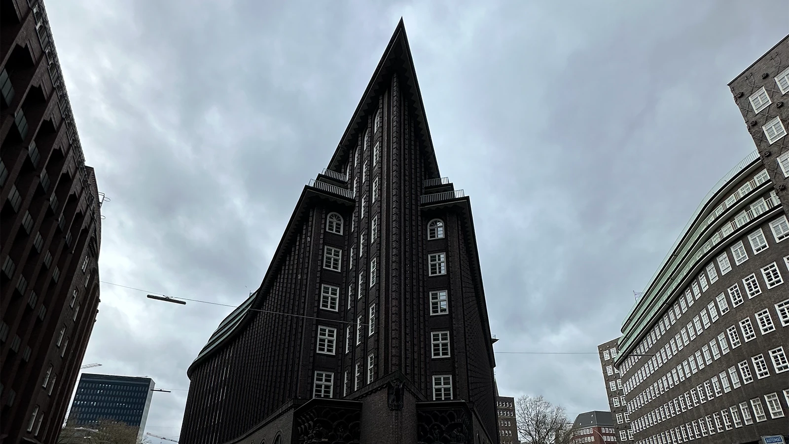 Den spidse facade på Chilehaus i Hamborg