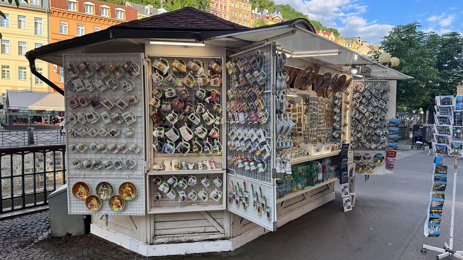 Billede af boder med kurkopper i Karlovy Vary.