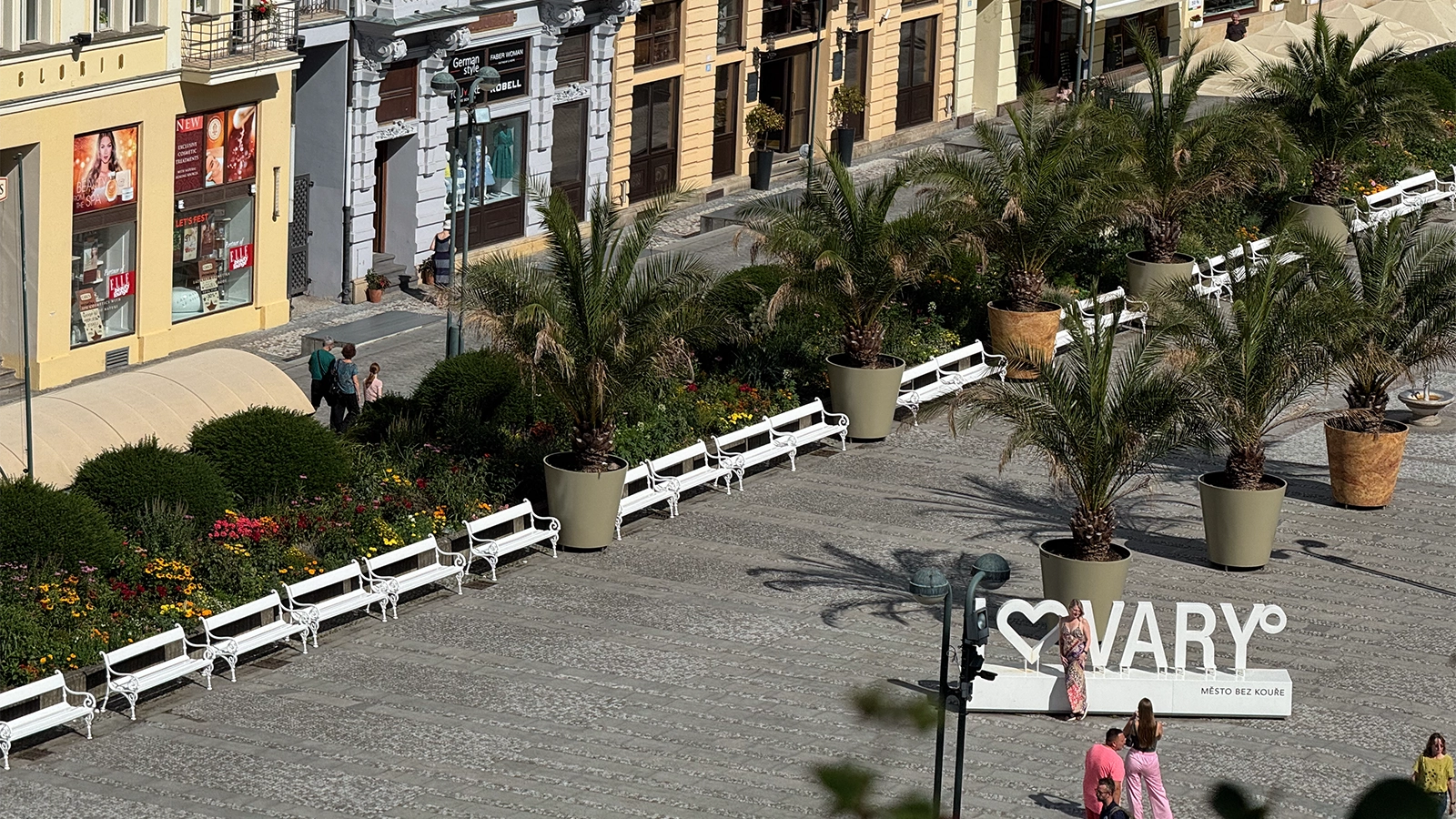 Billede af promenaden i Karlovy Vary.