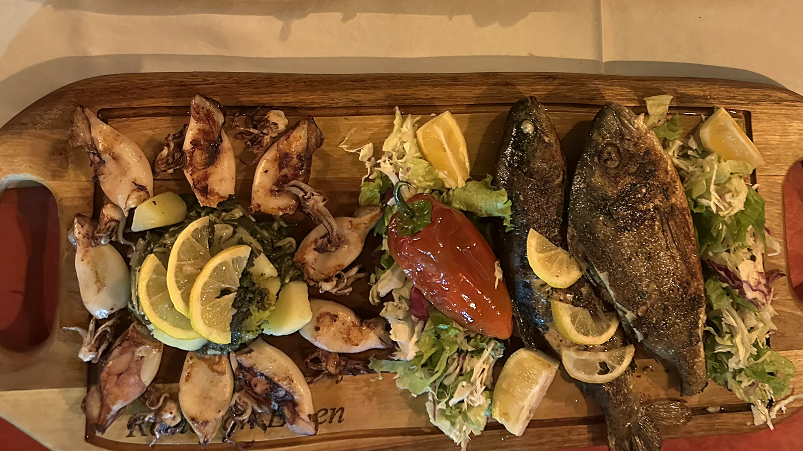 Billede af fiskefadet fra Hotel Emen i Mostar.