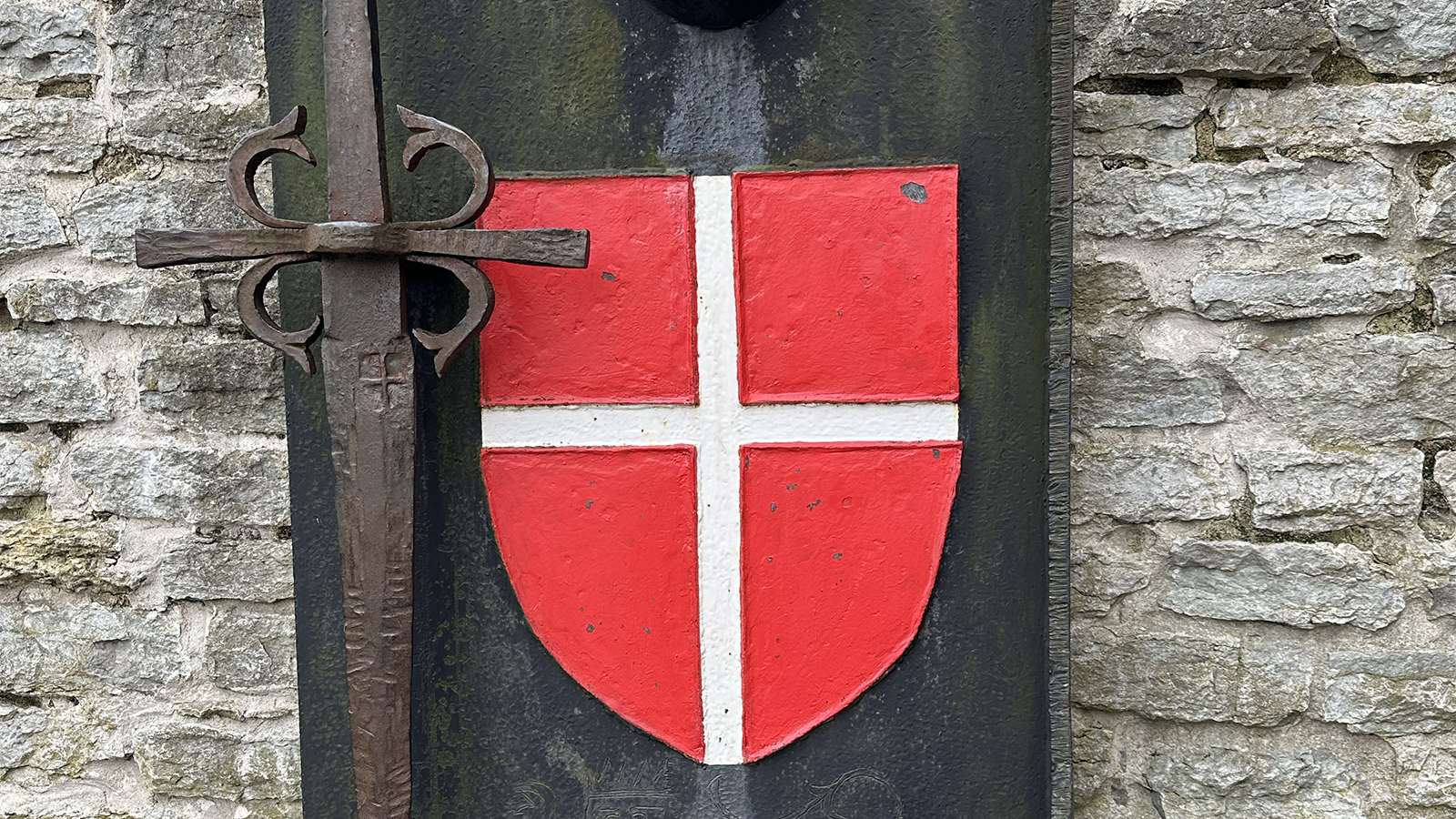 Billede af stedet i Tallinn, hvor Dannebrog ifølge sagnet faldt ned fra himlen.