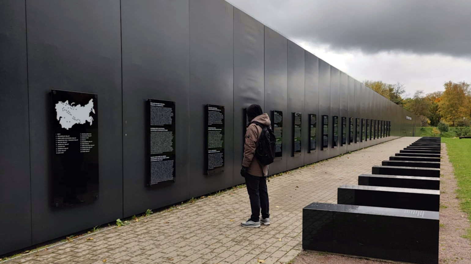 Billede af mindesmærket for kommunismens ofre i Tallinn.
